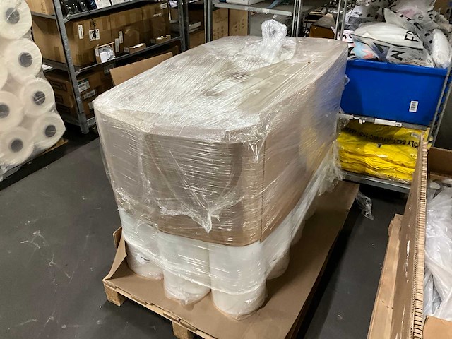 A+c plastic pallet met rollen plastic/krimpfolie (6x) - afbeelding 9 van  13