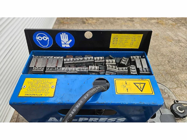 A/c press - air conditioning slang per machine - afbeelding 1 van  7