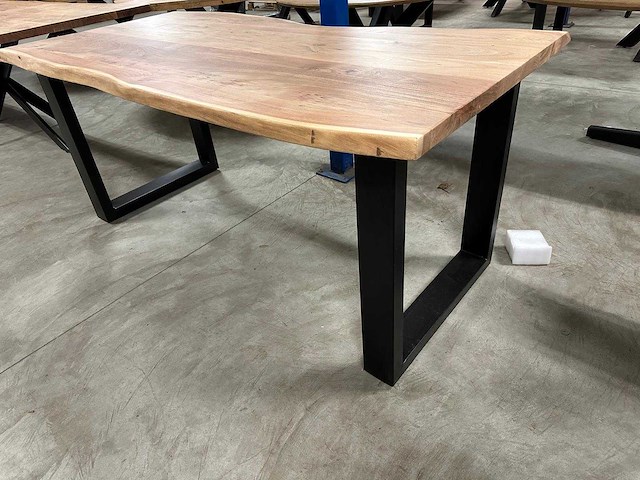 Acasia - diningtable 180x100 life edge 4 cm dik blad met spinpoot - afbeelding 5 van  5
