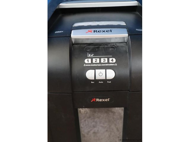 Acco auto+ papiervernietiger met automatische toevoer 250x - afbeelding 3 van  6