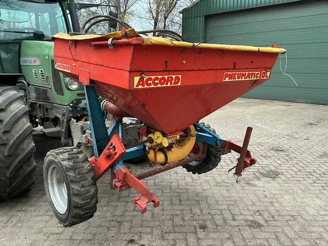 Accord pneumatic dl zaaimachine - afbeelding 14 van  18
