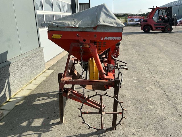 Accord sa compactor zaaimachine - afbeelding 8 van  13
