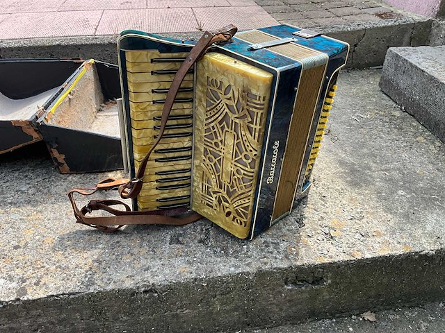 Accordion muziekinstrument - afbeelding 1 van  6