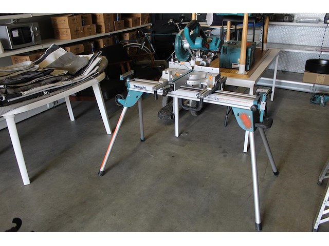 Accu afkort- / verstekzaag makita dls704 36v op inklapbaar werkstatief wst06. - afbeelding 1 van  5