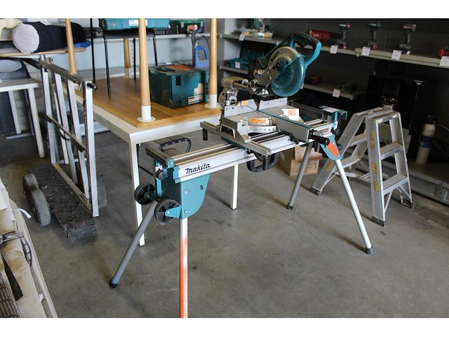 Accu afkort- / verstekzaag makita dls704 36v op inklapbaar werkstatief wst06. - afbeelding 4 van  5