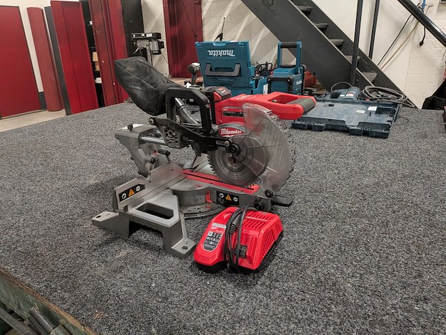 Accu afkortzaag milwaukee, m18 fms190, bouwjaar 2022 - afbeelding 4 van  11