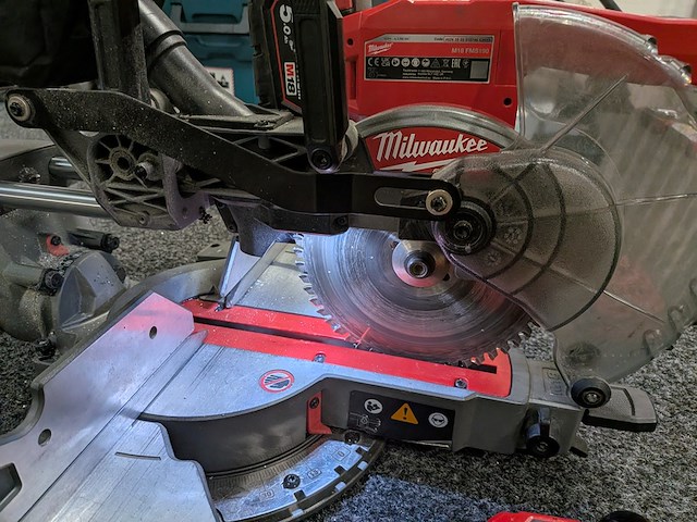 Accu afkortzaag milwaukee, m18 fms190, bouwjaar 2022 - afbeelding 7 van  11