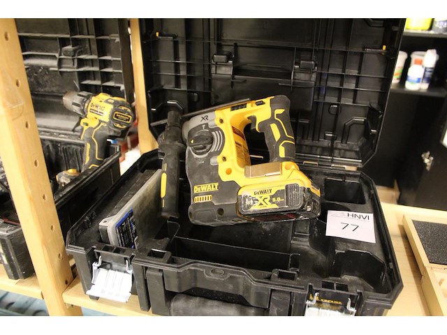 Accu boorhamer dewalt xr18v met accu en zonder lader - afbeelding 1 van  2