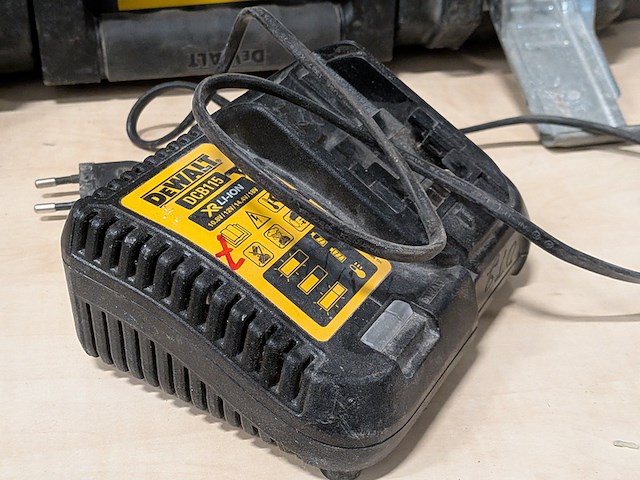 Accu boorhamer met accu schroefmachine, dewalt dcd796, dewalt dch172 - afbeelding 4 van  14