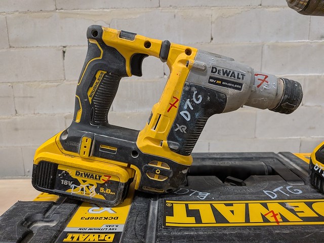 Accu boorhamer met accu schroefmachine, dewalt dcd796, dewalt dch172 - afbeelding 7 van  14