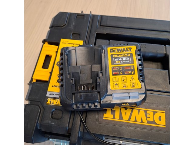 Accu boormachine met slagschroevendraaier dewalt, dcd709 / dcf809, bouwjaar 2024 - afbeelding 3 van  11