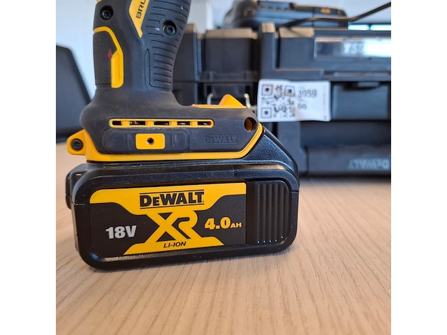 Accu boormachine met slagschroevendraaier dewalt, dcd709 / dcf809, bouwjaar 2024 - afbeelding 7 van  11
