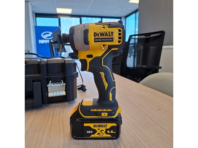 Accu boormachine met slagschroevendraaier dewalt, dcd709 / dcf809, bouwjaar 2024 - afbeelding 8 van  11
