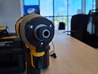 Accu boormachine met slagschroevendraaier dewalt, dcd709 / dcf809, bouwjaar 2024 - afbeelding 10 van  11