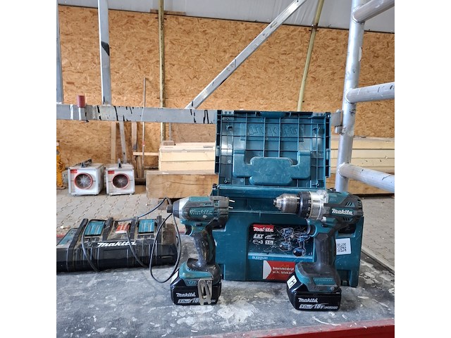 Accu boormachine met slagschroevendraaier makita, bouwjaar o.a. 2021 - afbeelding 1 van  9