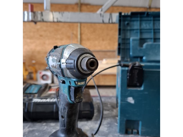 Accu boormachine met slagschroevendraaier makita, bouwjaar o.a. 2021 - afbeelding 4 van  9