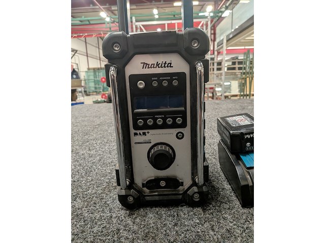Accu bouwradio makita, dmr110, bouwjaar 2021 - afbeelding 3 van  6