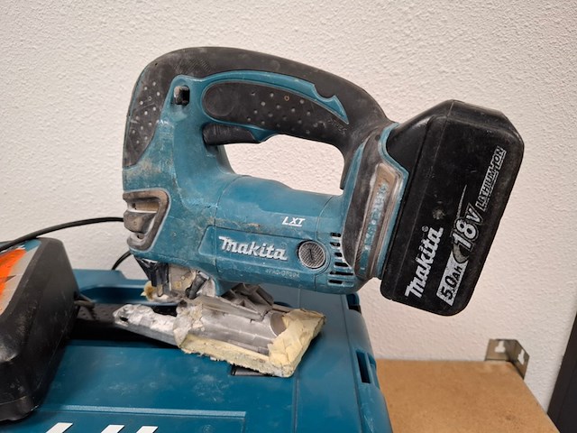 Accu decoupeerzaag makita, djv180, bouwjaar 2023 - afbeelding 2 van  7