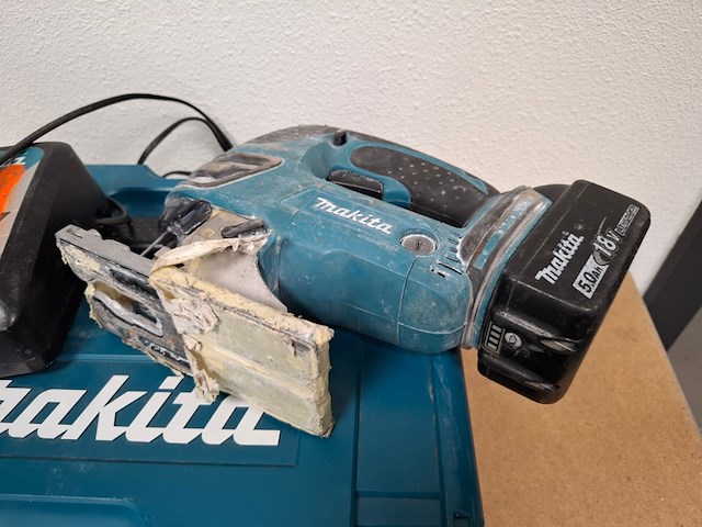 Accu decoupeerzaag makita, djv180, bouwjaar 2023 - afbeelding 4 van  7