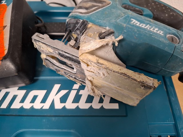 Accu decoupeerzaag makita, djv180, bouwjaar 2023 - afbeelding 5 van  7