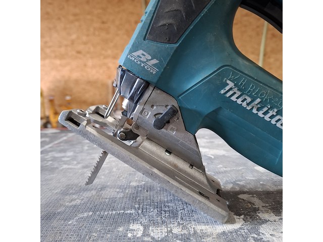 Accu decoupeerzaag makita, djv182, bouwjaar 2022 - afbeelding 5 van  6
