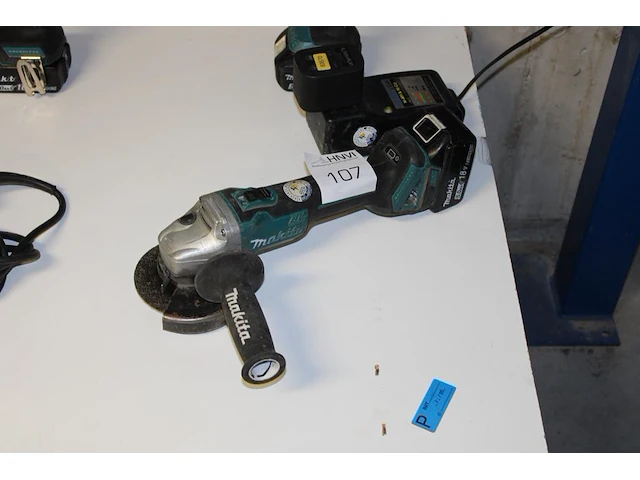 Accu haakse slijper makita dga504 met accu - afbeelding 1 van  2
