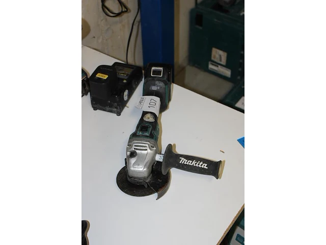 Accu haakse slijper makita dga504 met accu - afbeelding 2 van  2