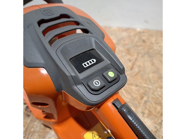 Accu heggenschaar en kettingzaag, husqvarna, 215ihd45 / 340i - afbeelding 7 van  16