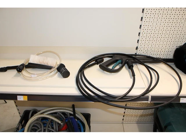 Accu hogedrukreiniger makita dhw080 met buffervat, geen accu. compleetheid onbekend - afbeelding 4 van  6