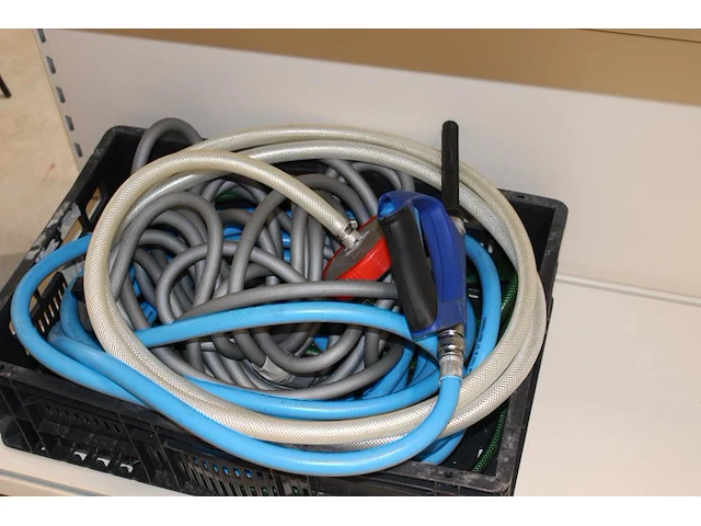 Accu hogedrukreiniger makita dhw080 met buffervat, geen accu. compleetheid onbekend - afbeelding 5 van  6