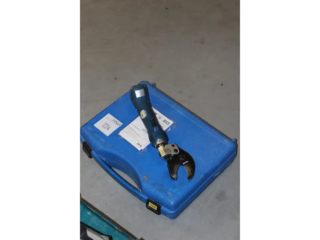Accu hydraulische kabelschaar klauke es32 met twee accu's en lader in koffer - afbeelding 2 van  2