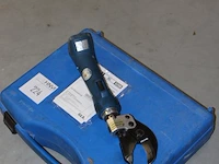 Accu hydraulische kabelschaar klauke es32 met twee accu's en lader in koffer - afbeelding 2 van  2