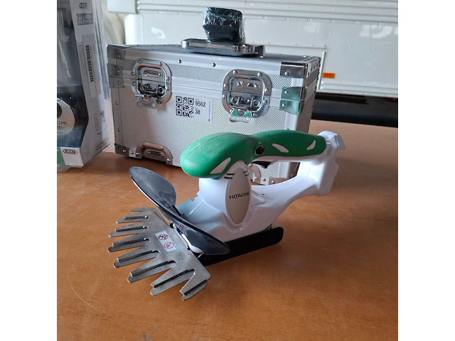 Accu kantenknipper met accu ledlamp hitachi, cg10dl, ub18ddl - afbeelding 2 van  7