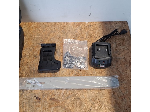 Accu kettingzaag 14 inch, blauw - afbeelding 10 van  11