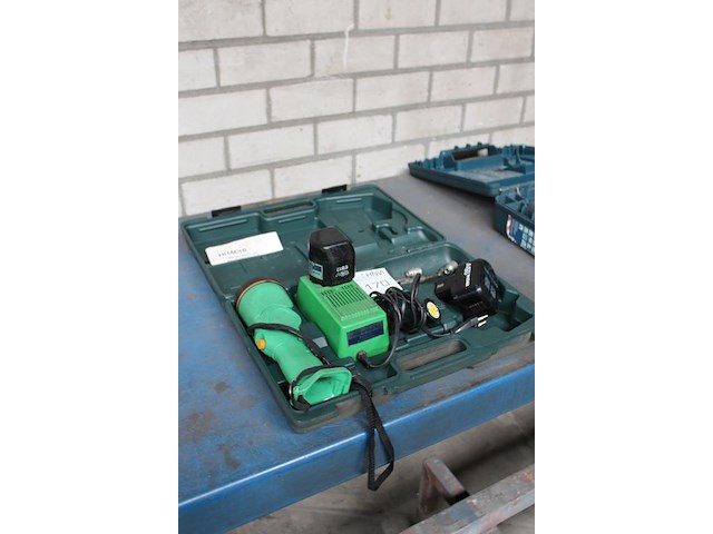 Accu lamp hitachi met 2 accu's en lader. - afbeelding 2 van  2