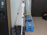 Accu lijnlaser dewalt met ontvanger, meurbeugel, accu, acculader en statief. - afbeelding 2 van  3