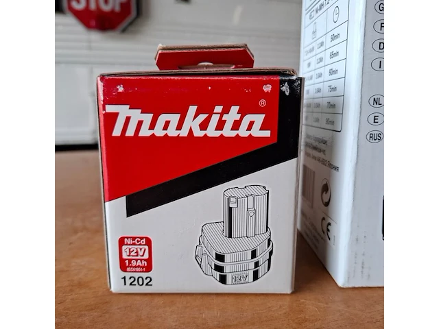 Accu met lader makita, 12v 1.9ah - afbeelding 2 van  3