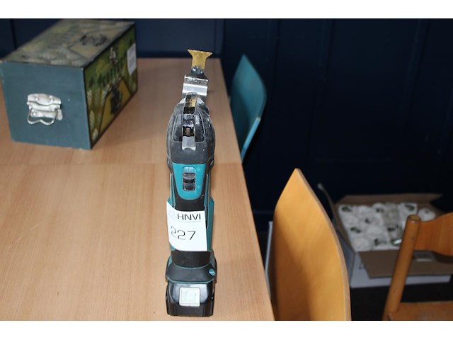 Accu multitool makita dtm51 met 5.0ah accu. - afbeelding 1 van  2