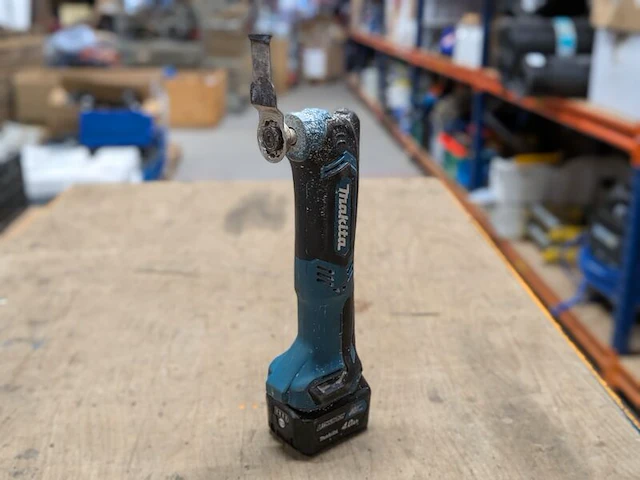 Accu-multitool, makita, tm30d, incl. accu's en acculader - afbeelding 2 van  5