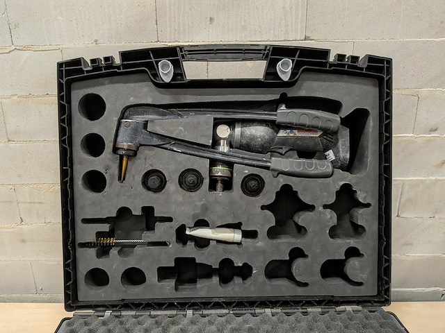 Accu persmachine met accu persopwijkmachine, rehau, rautool a-light2, xpand qc - afbeelding 7 van  20