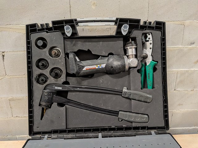 Accu persmachine met accu persopwijkmachine, rehau, rautool a-light2, xpand qc - afbeelding 5 van  17