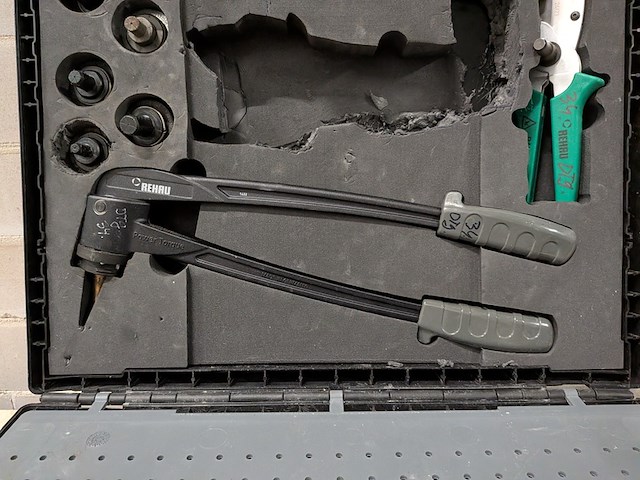 Accu persmachine met accu persopwijkmachine, rehau, rautool a-light2, xpand qc - afbeelding 7 van  17