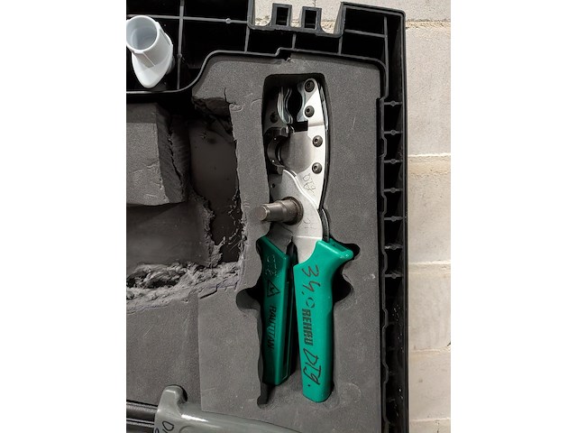 Accu persmachine met accu persopwijkmachine, rehau, rautool a-light2, xpand qc - afbeelding 9 van  17