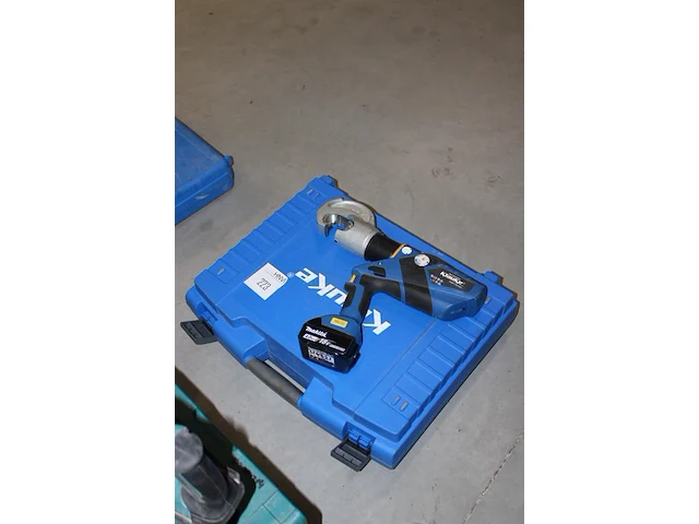 Accu perstang klauke ek12032cfm met makita accu, lader en diverse persmatrijzen in koffer - afbeelding 2 van  2