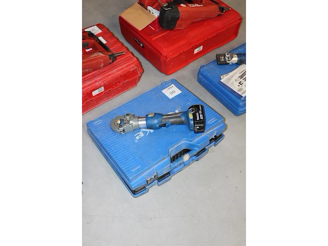 Accu perstang klauke mini plus 60/22-l met makita accu en lader in koffer met diverse koppen - afbeelding 2 van  2