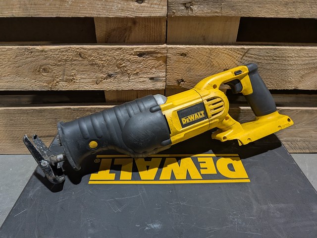Accu reciprozaag, dewalt, dc305, incl. acculader - afbeelding 3 van  9