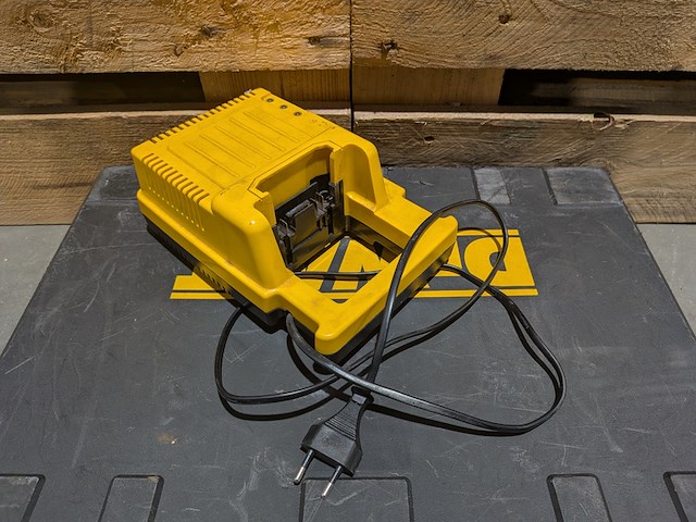 Accu reciprozaag, dewalt, dc305, incl. acculader - afbeelding 6 van  9