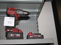 Accu schroef-boormachine millwaukee met 2 accu's.