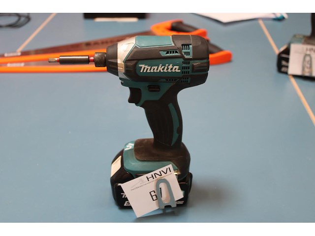 Accu schroefboormachine makita dtd152 met 5ah accu. bouwjaar 2022. - afbeelding 1 van  3