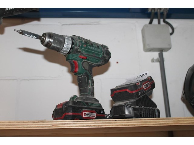 Accu schroefboormachine parkside 20v met extra accu en acculader. - afbeelding 1 van  2